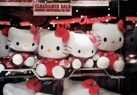 A punto de celebrar el 40 cumpleaños de Hello Kitty, hemos sabido que no representa una gatita, sino una niña