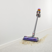 Consigue el aspirador escoba Dyson rebajado en más de 150 euros en El Corte Inglés para mantener tu casa siempre limpia