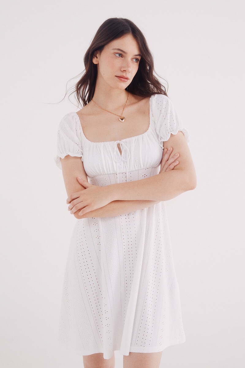 Vestido corto bordado suizo 