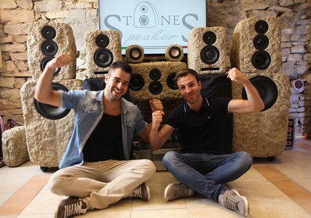 ¿Tallarías tus altavoces en roca volcánica? Así de impresionantes son los modelos creados por estos diseñadores italianos