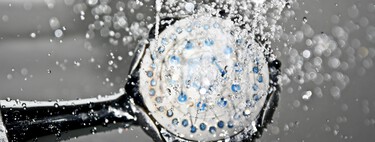 No quiero que con tanta ducha en verano se me dispare la factura del agua en casa: esto es lo que puedo hacer para ahorrar