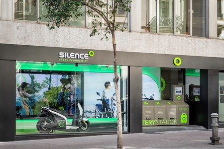 El primer intercambiador de baterías para motos eléctricas de España lo ha puesto Silence, y está en Barcelona