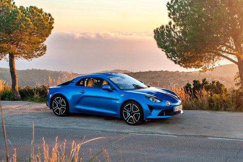 Probamos el Alpine A110 y sus 250 CV para 1.100 kg de puro placer de conducción