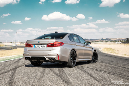 BMW M5 2018 trasera