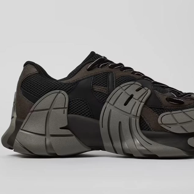 Tormenta
Sneakers negras y grises
