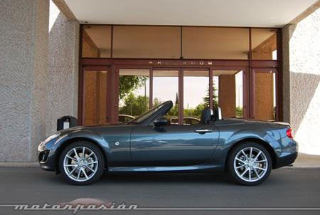 Mazda MX-5 Roadster Coupe