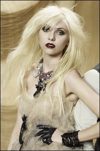 Taylor Momsen, por petarda te quedas fuera de Gossip Girl