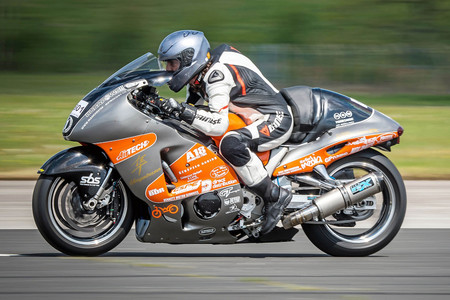 ¡Brutal! Una Suzuki Hayabusa con un récord de velocidad de 425 km/h está a la venta por menos de 35.000 euros