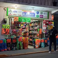 Las tienditas en México no pueden contra los impuestos: cada vez venden menos y 60,000 negocios podrían desaparecer 