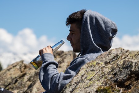 Avituallamientos con vino, cervezas en meta: todo lo que está mal en las carreras que promueven el alcohol