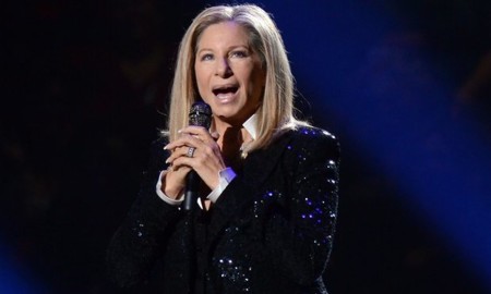Barbra Streisand telefonea a Tim Cook para que Siri pronuncie bien su nombre… y lo consigue