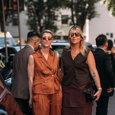 No es el típico pantalón de lino. Massimo Dutti innova con unos fresquitos color chocolate ahora más baratos