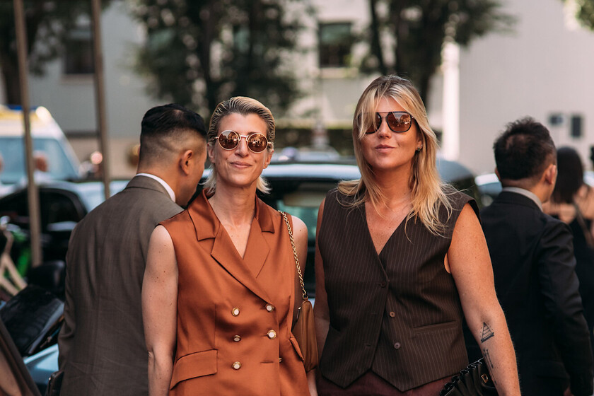 Acaba de llegar a las rebajas de Massimo Dutti el pantalón bordado favorito de la temporada porque es fresquito y estiliza