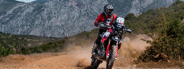 Hace 16 años un español inició la vuelta al mundo en moto más épica que existe. La ha acabado ahora en el lugar más simbólico 