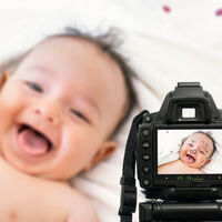 El vídeo viral de Tik Tok sobre las fotos que guardamos de nuestro primer bebé y de los siguientes