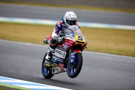 Romano Fenati vuelve a arrasar en lluvia mientras que Joan Mir esperará el título en Australia