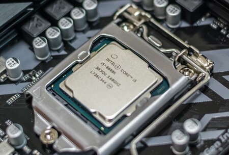 Intel, en apuros: DigiTimes augura mínimos de récord en su cuota de mercado debido a Apple Silicon