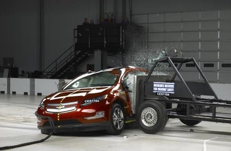 Chevrolet Volt y Nissan Leaf logran la máxima puntuación en los Crash Test