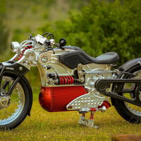"La Tesla de las motos" es esta bestia eléctrica de 217 CV y un rollo muy steampunk
