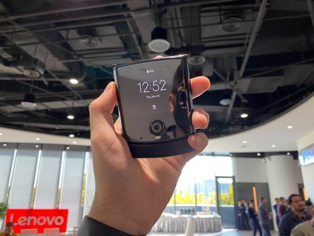 Xiaomi obtiene la patente de un móvil "de concha" plegable a lo Motorola Razr