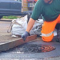 ¿Conoces el típico sonido de alcantarilla suelta? Alemania no. Están tan obsesionados con la seguridad de sus carreteras que las tapas tienen que quedar perfectas