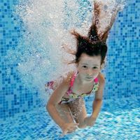 Conjuntivitis de las piscinas en niños, ¿cómo prevenirla?