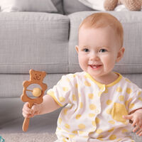 El sonajero: siete grandes beneficios de este sencillo juguete para el bebé