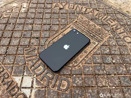 iPhone SE 2022の分析中