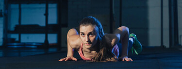 Este es el ejercicio de Crossfit que puedes hacer en casa para trabajar todo el cuerpo y quemar calorías 