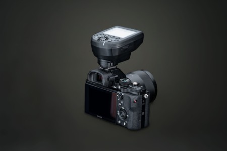 Elinchrom incluye a las cámaras Sony en la nueva versión de su controlador remoto Skyport Plus HS