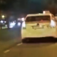 Un cliente arrastrado por un taxi al no querer pagar y otros casos chungos vividos por los taxistas de Gijón