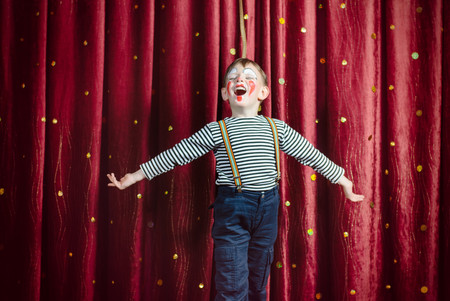 ¿Grabas el festival de fin de curso de tu hijo? Piénsalo bien antes de compartir las imágenes de otros niños en las redes sociales
