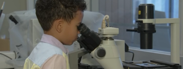 Pequeno gênio? Garoto de 9 anos choca o mundo ao entrar na universidade com o sonho de operar cérebros