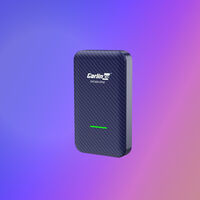 Este pequeño adaptador convierte tu coche con Apple CarPlay por cable en inalámbrico y está de oferta a precio mínimo histórico 