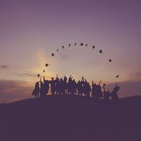 Un joven cobra 100.000 euros por ayudar a hijos de ricos a entrar en buenas universidades. Tras 200 rechazos laborales, emprendió