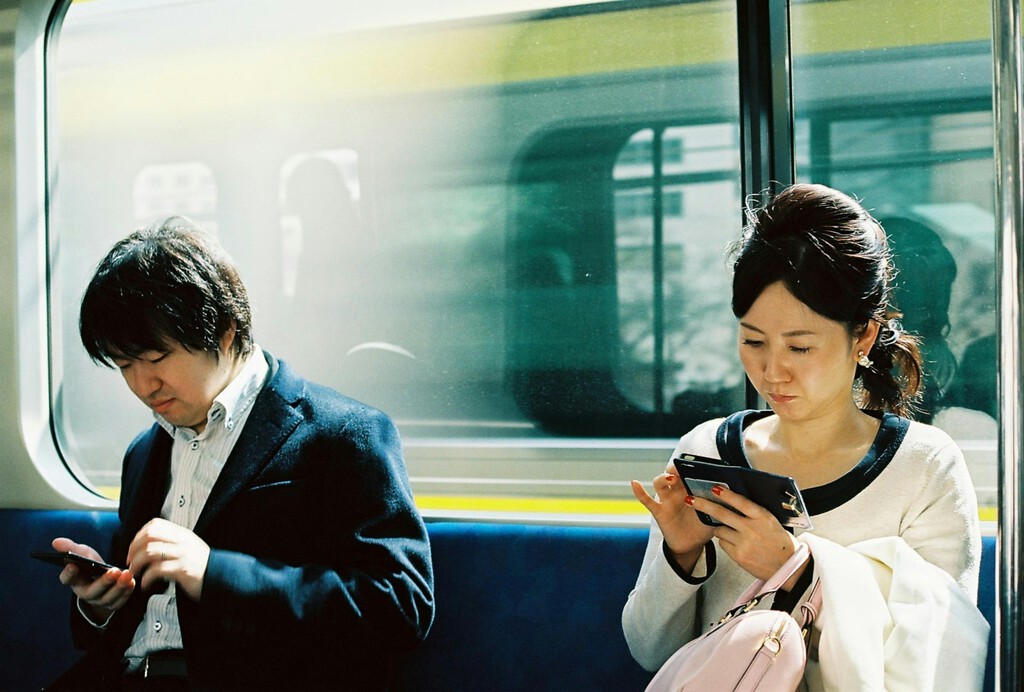 Cuando Japón convertió una ciudad en un experimento sin precedentes: 120 minutos de móvil al día como tope