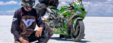 Ni BMW GS ni Honda Africa Twin. Un español ha recorrido el mundo en una Kawasaki ZX-6R con neumáticos de tacos 