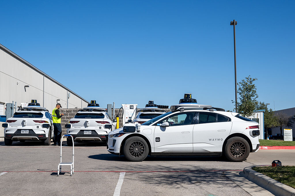 Un robotaxi de Waymo atropella a un niño a la entrada del colegio. La ...