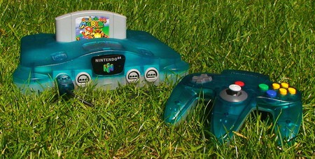 La era de las consolas transparentes: cómo una pelea entre Pepsi y Coca-Cola originó la moda más querida de la historia del videojuego