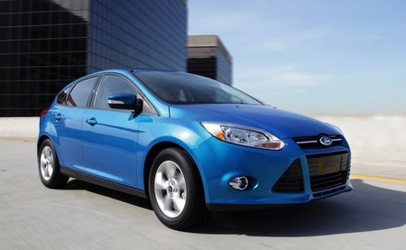 Ford-Focus-2011-berlina-1