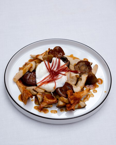 Setas Jamon Y Huevo Poche C Restaurant Cal Ton