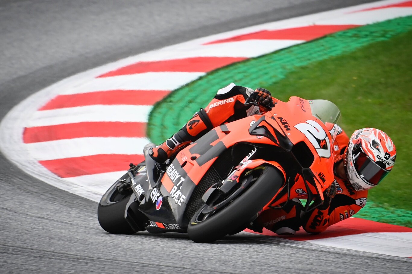 Iker Lecuona se reivindica liderando sus primeros entrenamientos libres de MotoGP bajo la lluvia