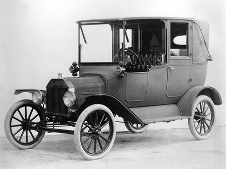 Este vídeo de la fabricación de neumáticos del Ford Model T en 1922 es lo más vintage que verás hoy