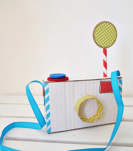 Nueve proyectos DIY para que tus hijos lo pasen bomba estas vacaciones si se quedan en casa (al menos un ratito)