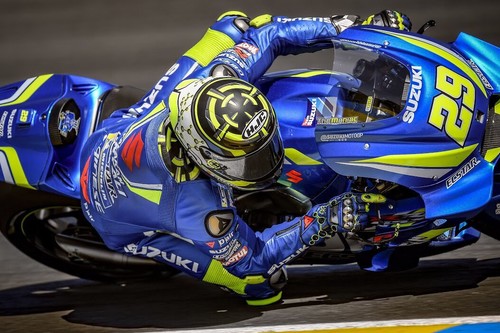 Andrea Iannone manda el primer día en Italia con dos banderas rojas