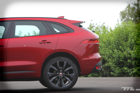 Jaguar F-PACE trasera
