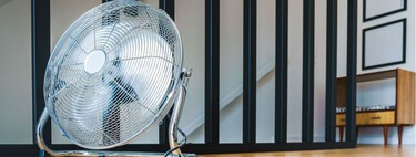 El sencillo truco de los dos ventiladores que ayuda a refrescar la vivienda sin aire acondicionado 