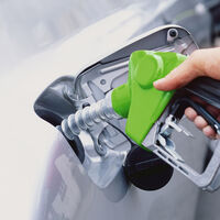 La policía de la gasolina: en Francia empiezan a echarte de la gasolinera si vas a repostar con más de medio depósito