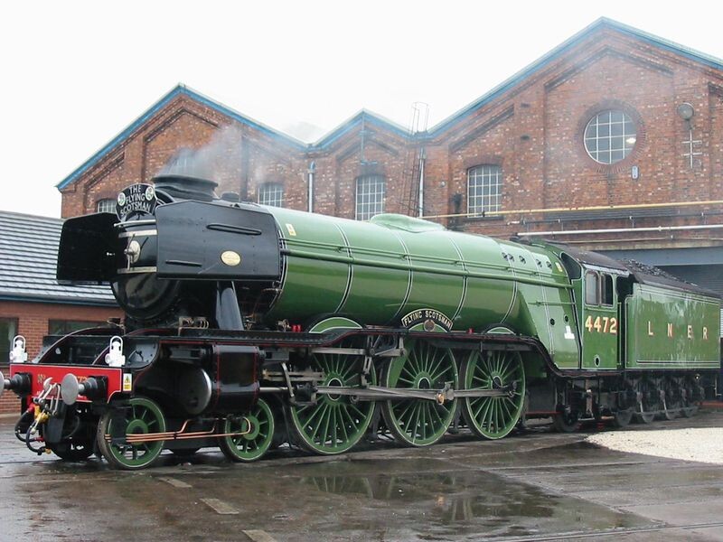 Este es el tren más famoso del mundo porque fue el primero en alcanzar las 100 millas por hora (160 km/h)