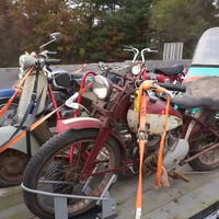 Compró seis motos olvidadas en un granero y le ha tocado la lotería: algunas son tan raras que llevan casi un siglo sin verse 